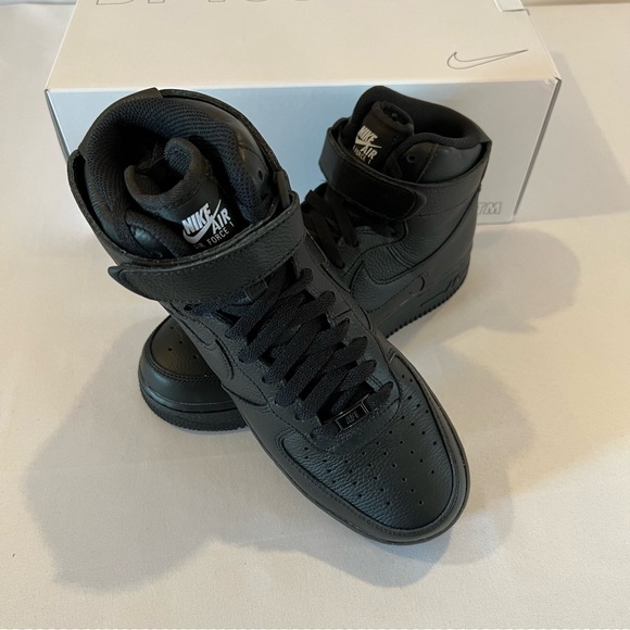 NIB Nike Air Force 1, Black, W Size 9 - Picture 2 of 8